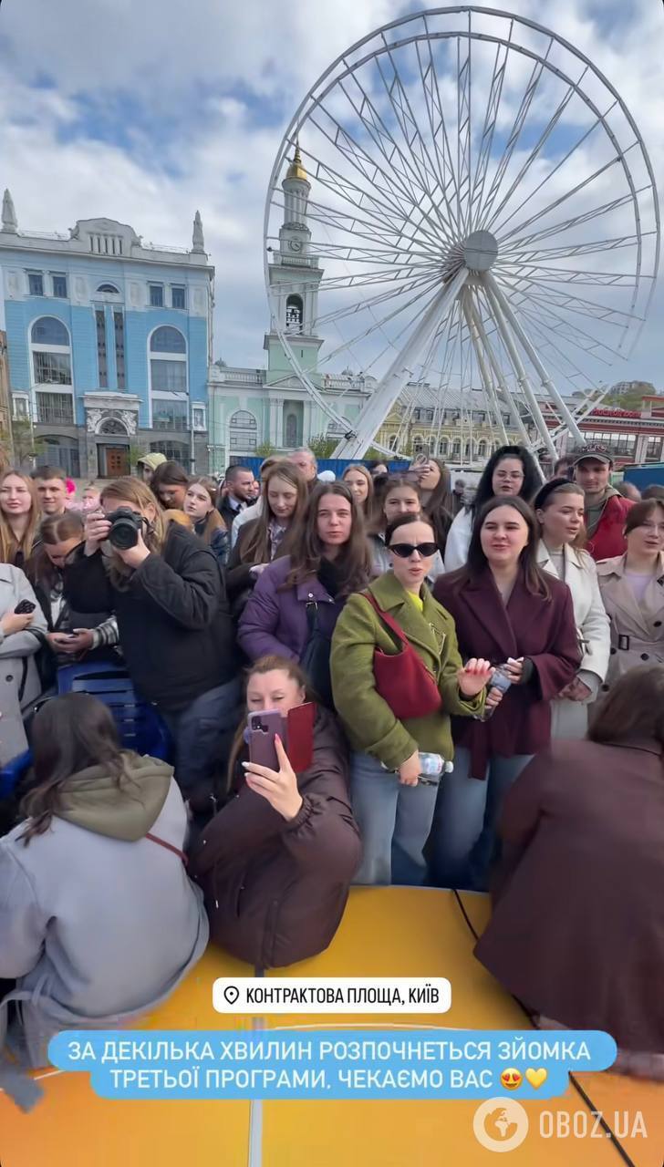 Новый ведущий, толпа фанатов и первый участник: в сети появились кадры со съемок легендарного "Караоке на майдане"