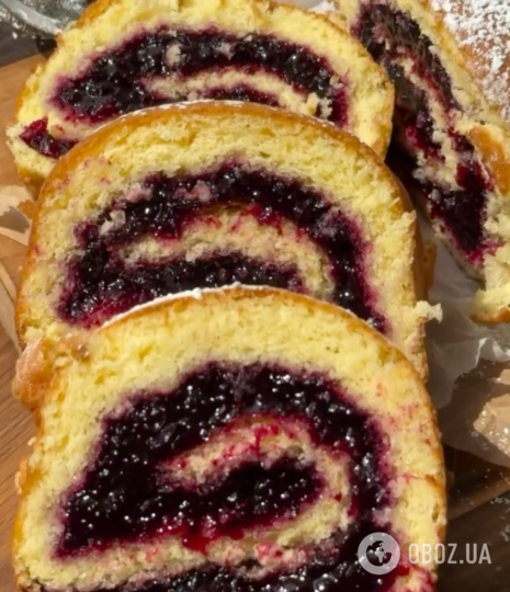Сладкий рулет с вареньем к чаю: делимся элементарным рецептом