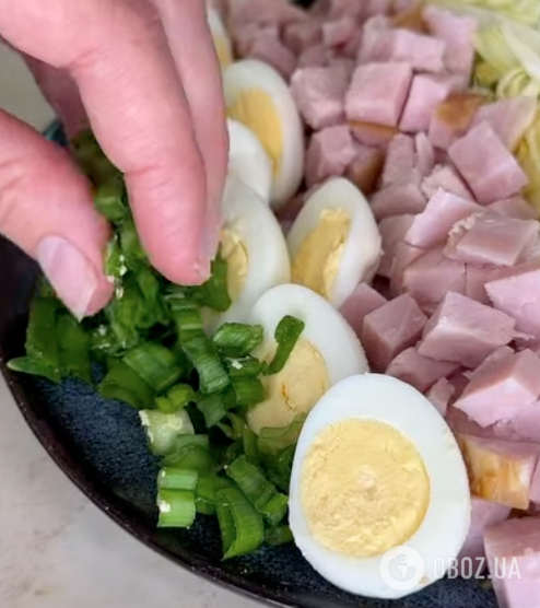 Весняний салат із молодої капусти та редиски: ділимося рецептом смачної та легкої страви