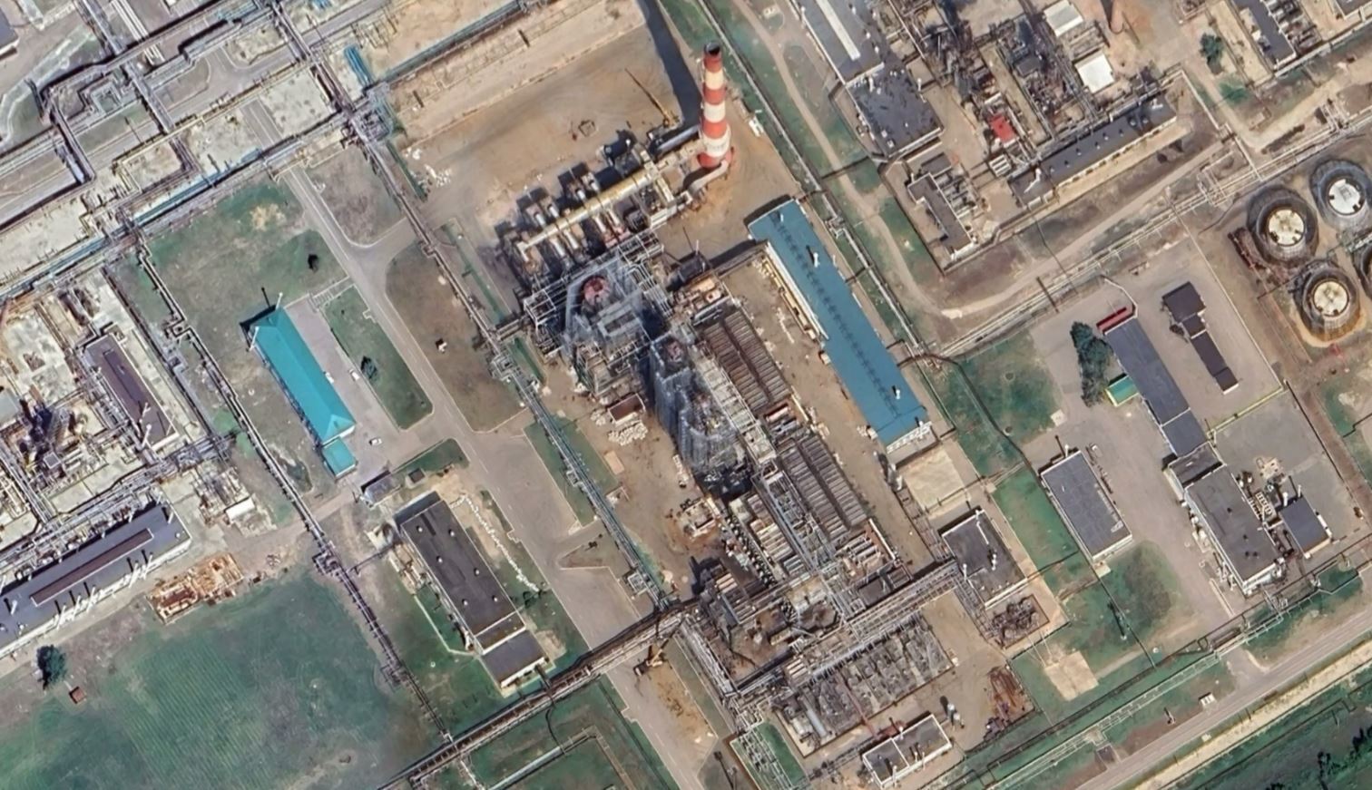 Удар по Новокуйбишевському НПЗ вивів з ладу до 80% потужностей заводу: що відомо. Супутникове фото