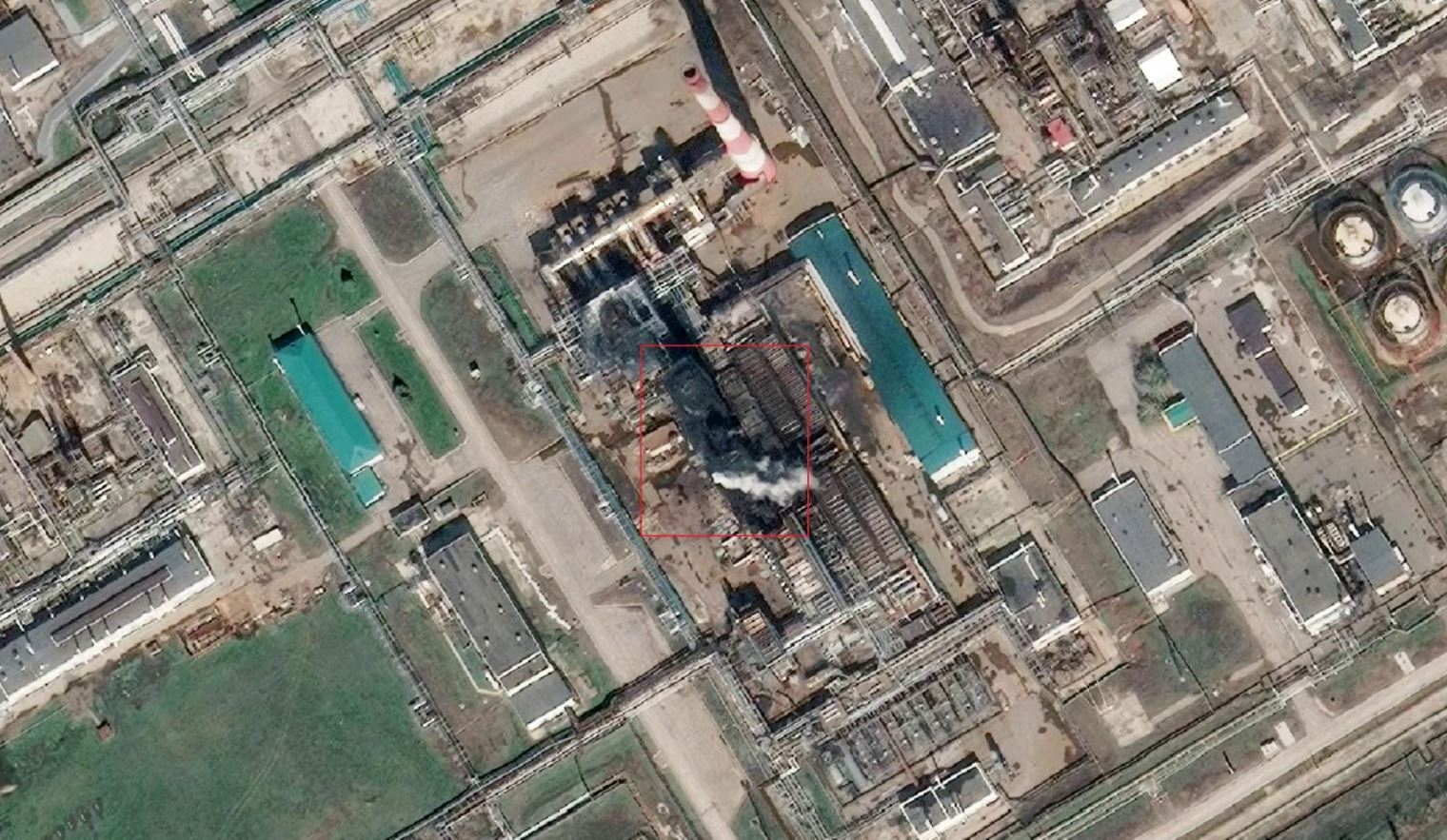 Удар по Новокуйбишевському НПЗ вивів з ладу до 80% потужностей заводу: що відомо. Супутникове фото