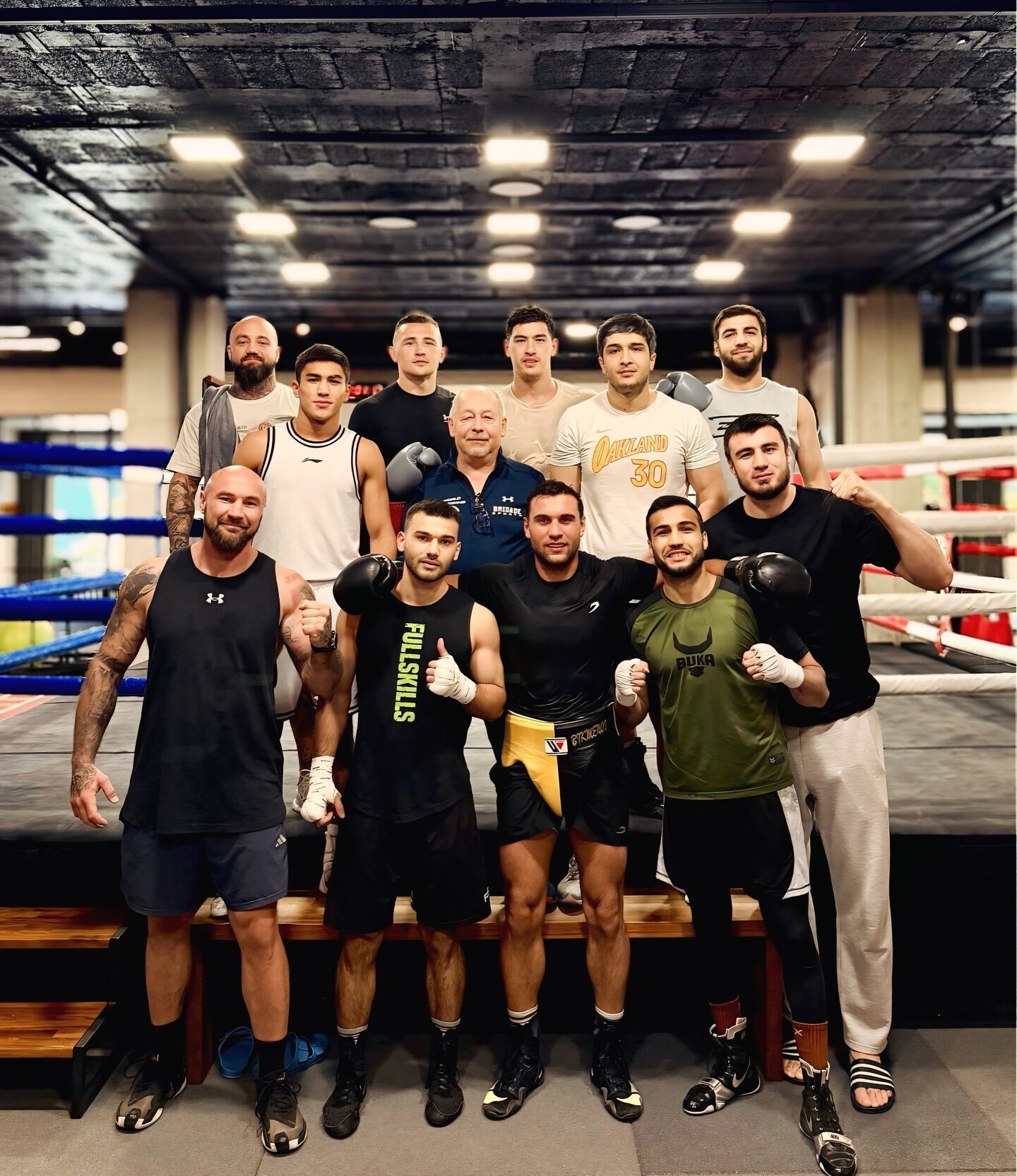 Известный украинский боксер помогает российскому чемпиону готовится к титульному бою в Екатеринбурге. Фотофакт