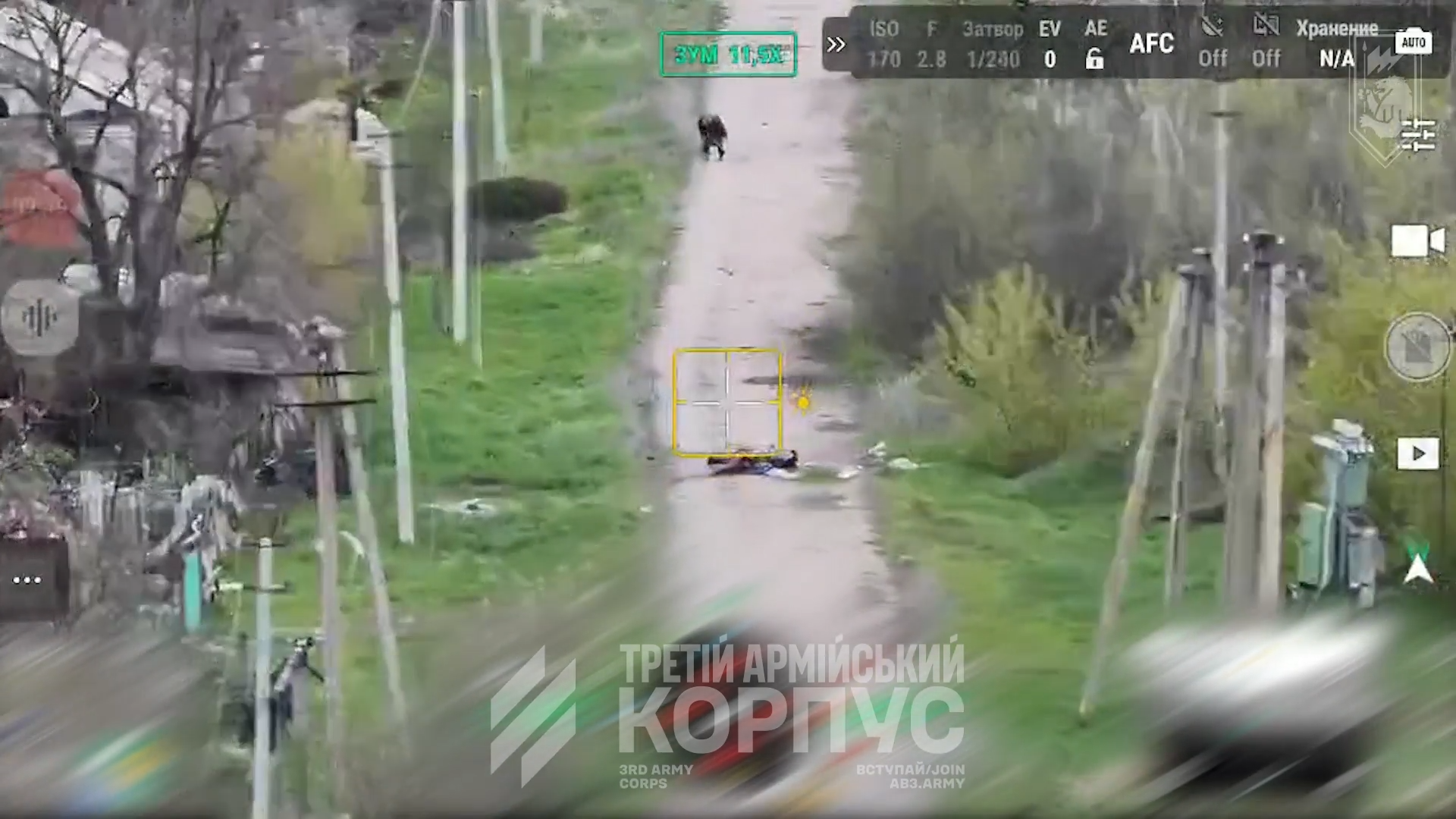 "Без надежды выжить шла сквозь воронки от снарядов и тела односельчан": украинские военные спасли пожилую женщину с помощью НРК. Видео