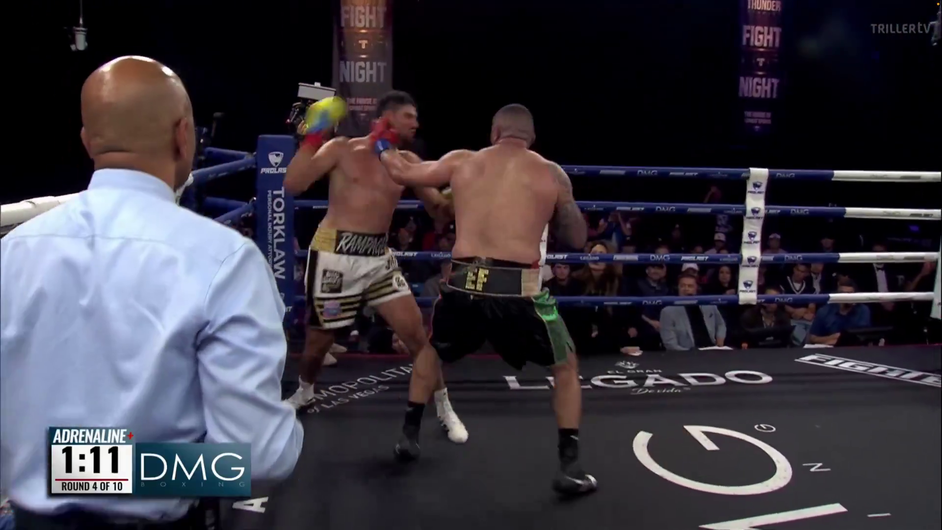 Непобедимый украинский супертяж перевернул бой и нокаутом выиграл чемпионский титул. Видео