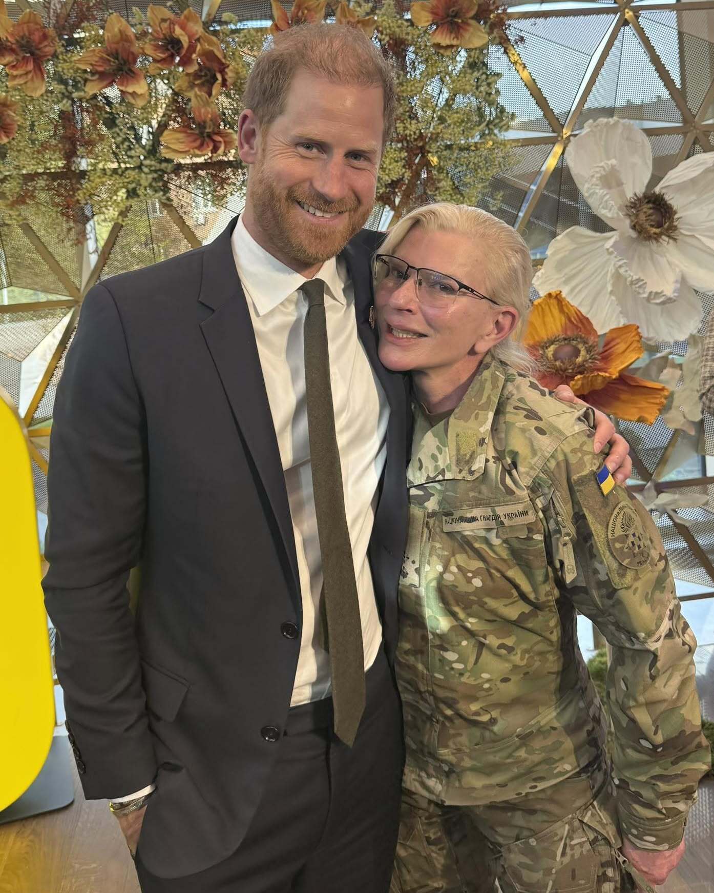 Справжній побратим: парамедикиня "Тайра" розповіла про особливий зв’язок із принцом Гаррі після полону