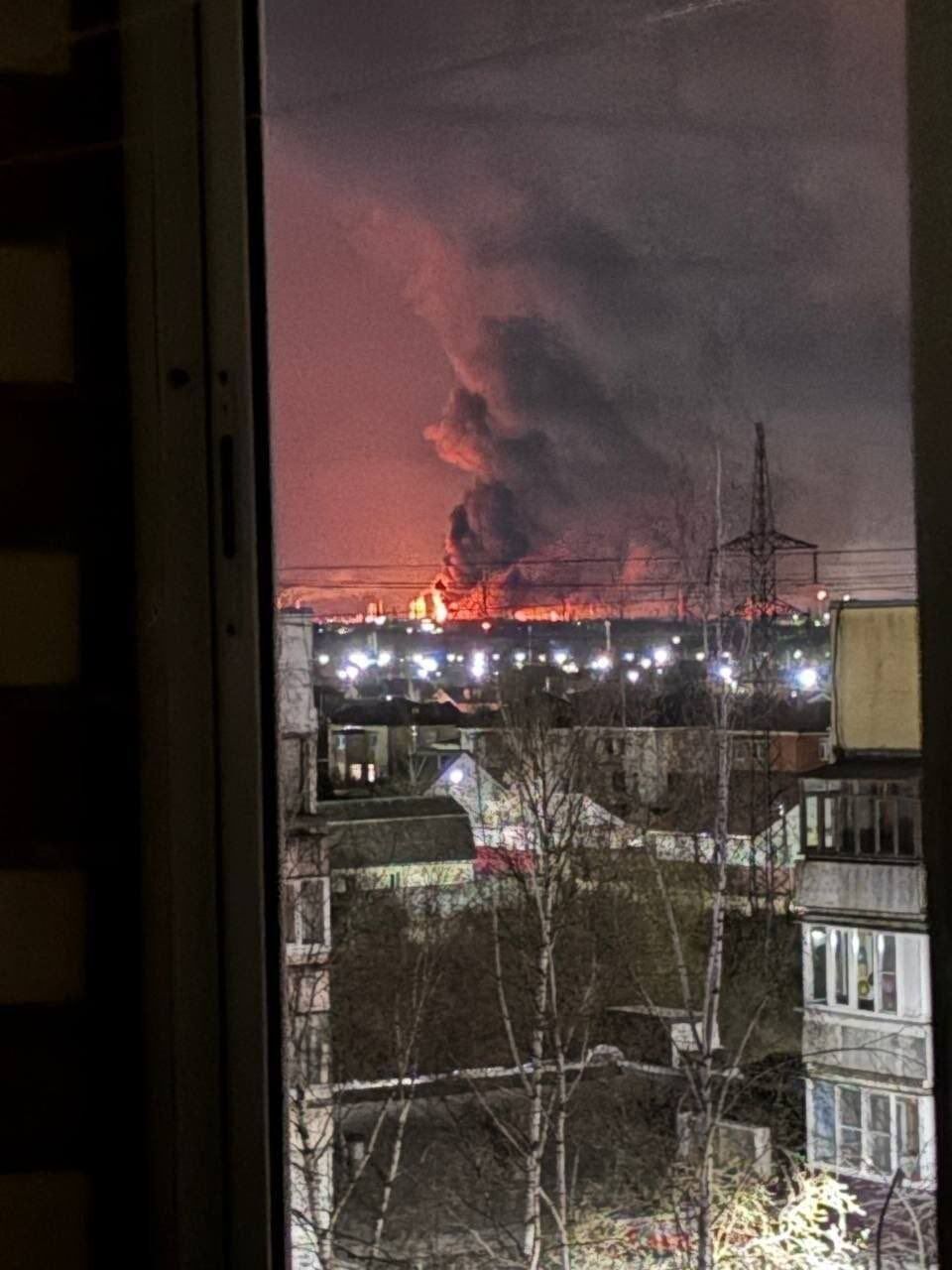Украинские дроны атаковали Ярославский нефтеперерабатывающий завод: на объекте вспыхнул пожар. Фото и видео
