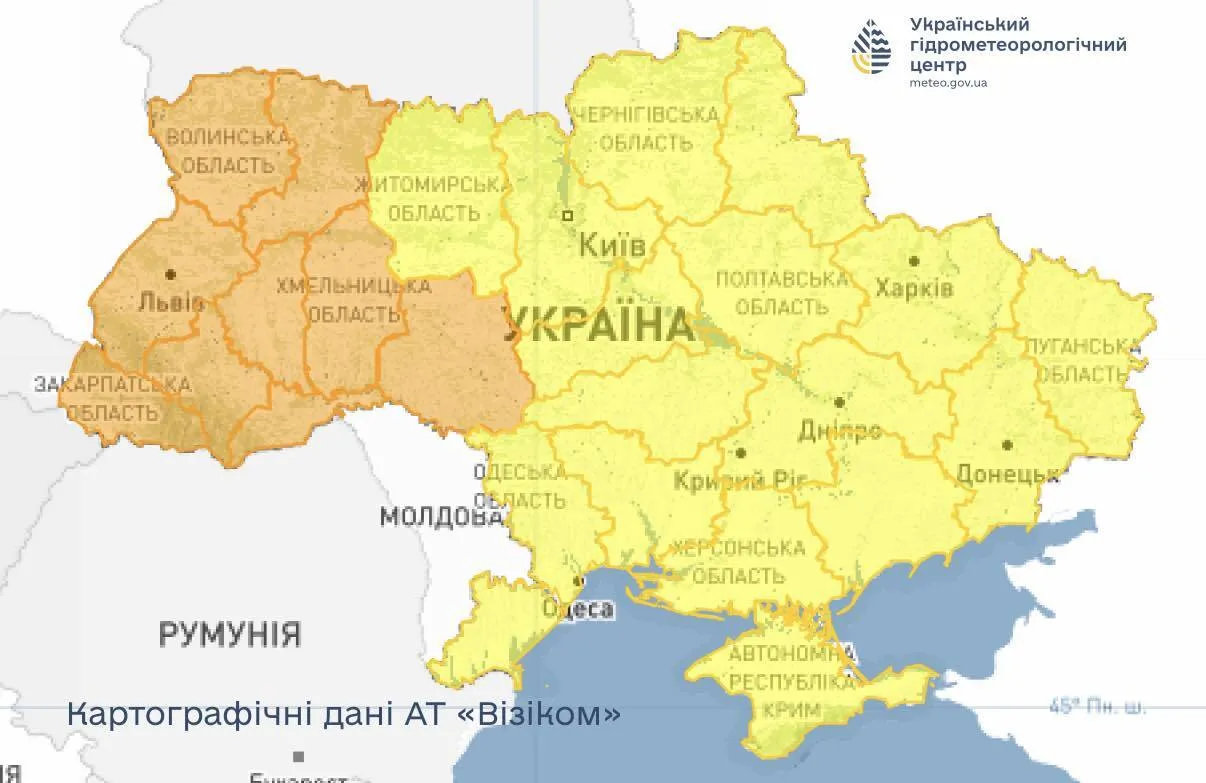 Украину накрыла непогода: ветер срывает крыши, погибли два человека. Фото и видео