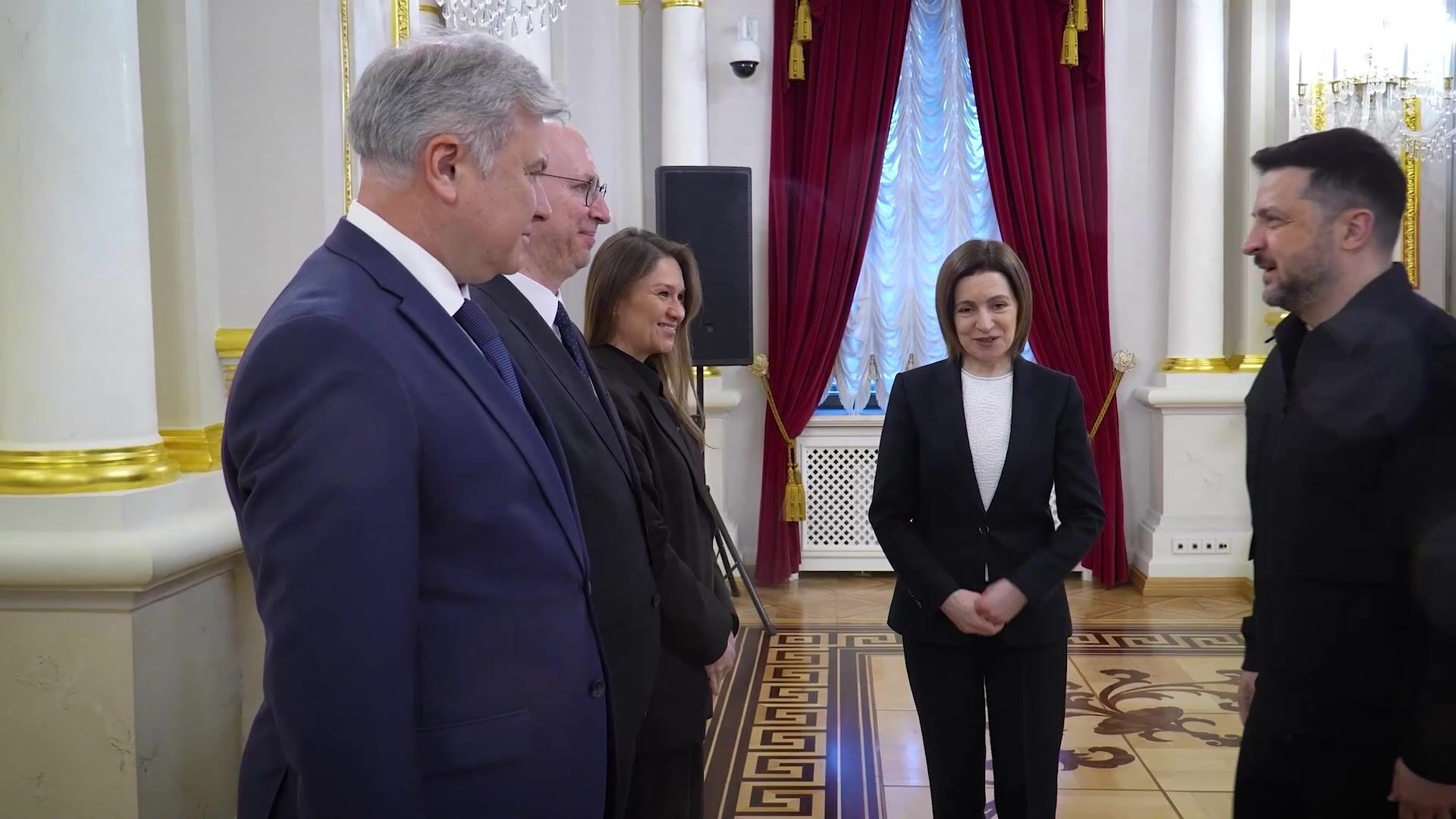 У центрі уваги – безпека і рух в ЄС: Санду приїхала до Києва у роковини Чорнобильської катастрофи. Фото і відео