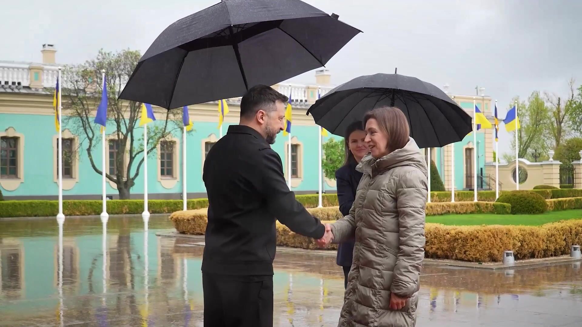 У центрі уваги – безпека і рух в ЄС: Санду приїхала до Києва у роковини Чорнобильської катастрофи. Фото і відео