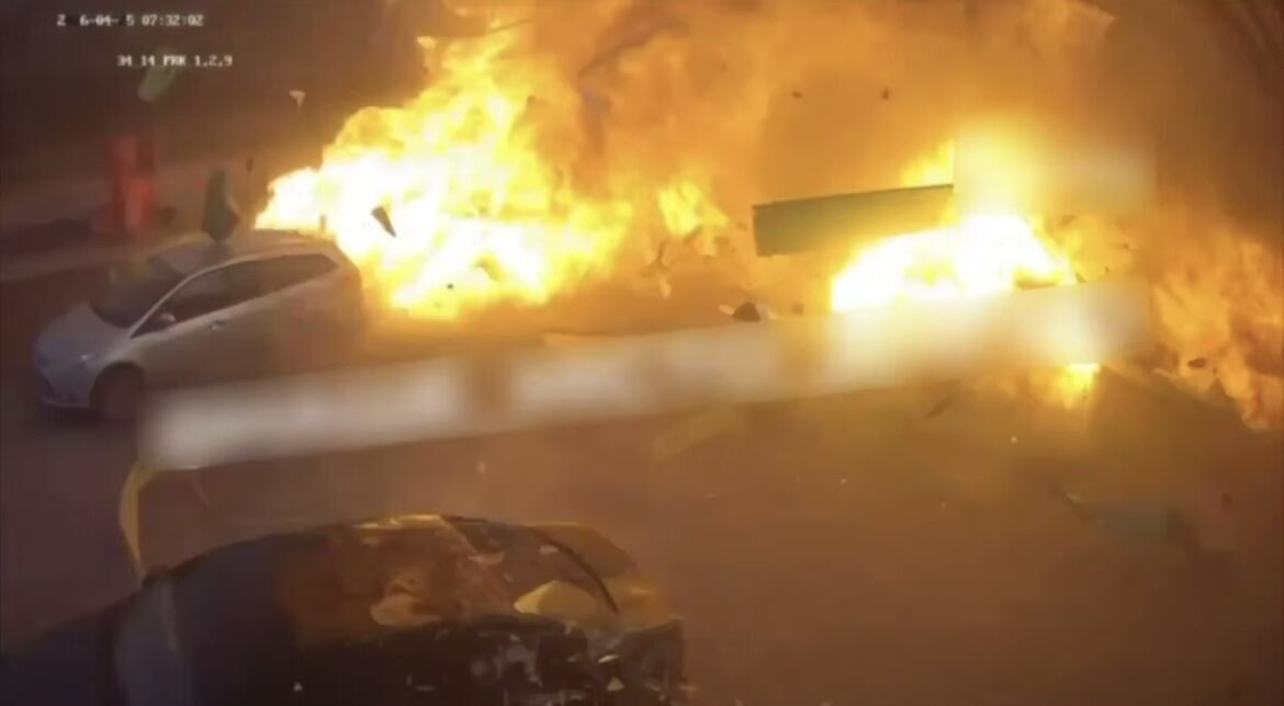 РФ атакувала АЗС на Сумщині: розгорілася масштабна пожежа. Відео