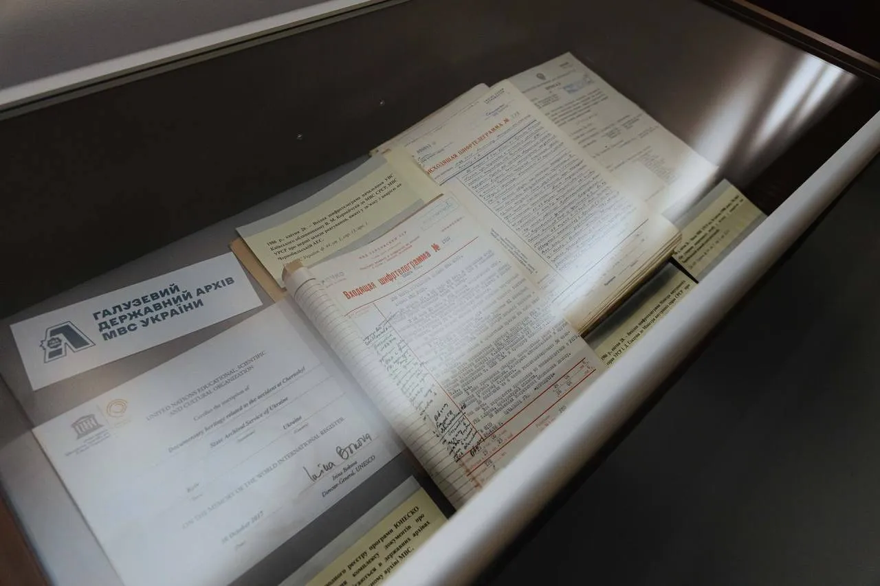 Зеленский и Гросси открыли обновленную экспозицию Национального музея "Чернобыль" в Киеве. Фото и видео