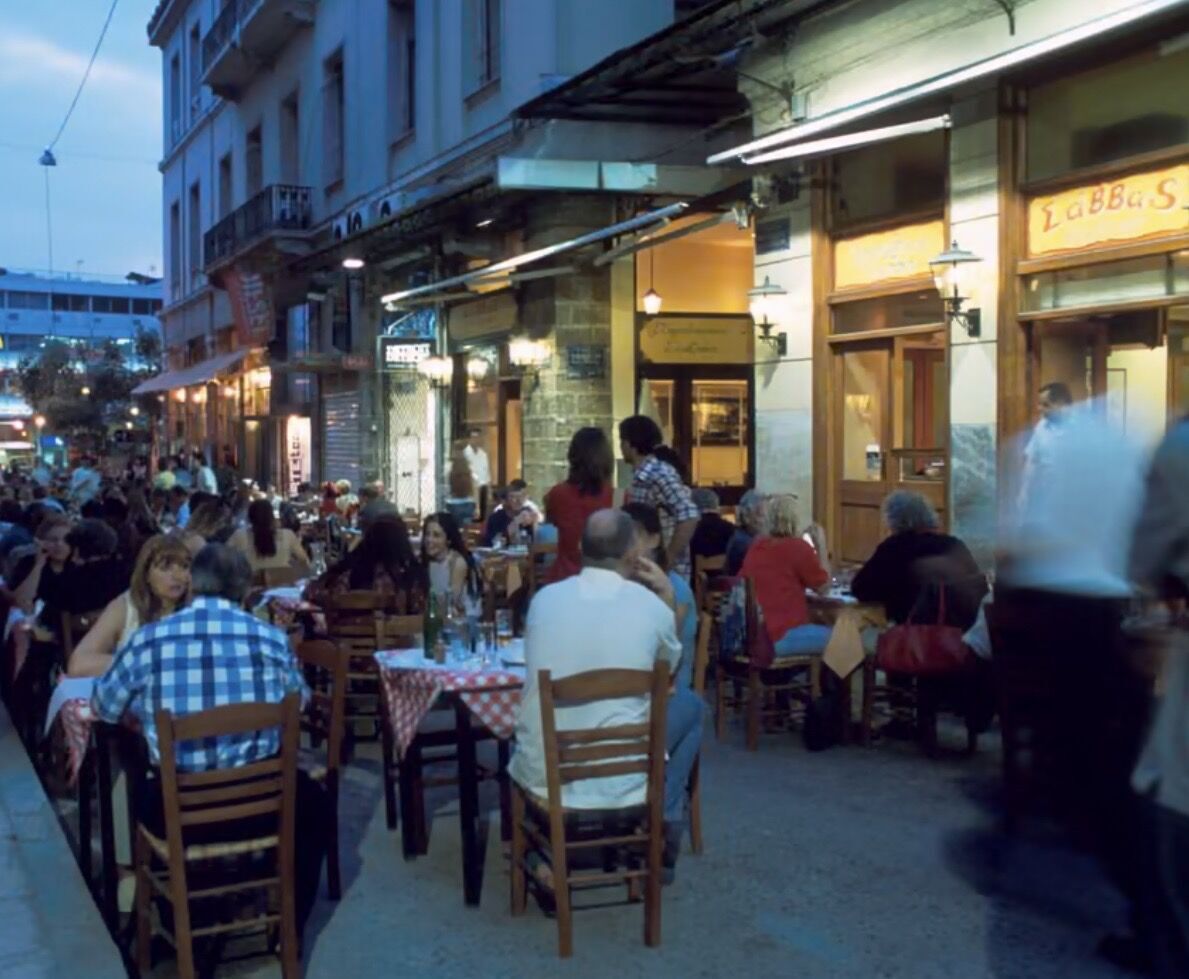 У Греції боряться з масовим туризмом: мер Афін пообіцяв "урятувати історичний центр міста"