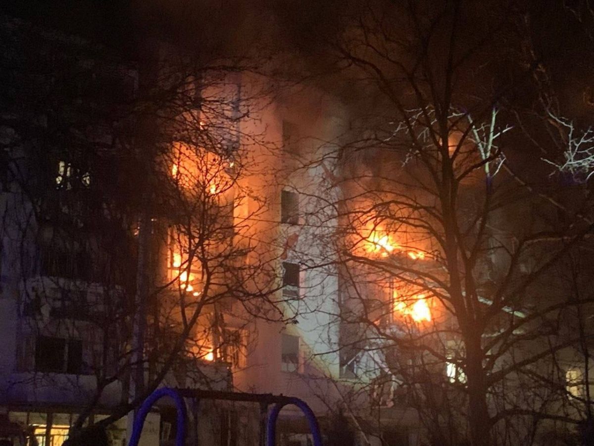 Украинские дроны атакуют объекты российских оккупантов в Крыму: в Севастополе фиксируют взрывы и пожары. Фото и видео