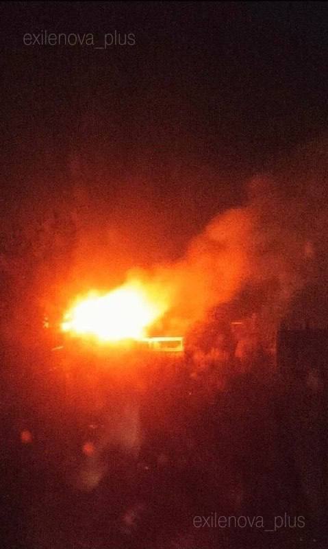 Украинские дроны атакуют объекты российских оккупантов в Крыму: в Севастополе фиксируют взрывы и пожары. Фото и видео