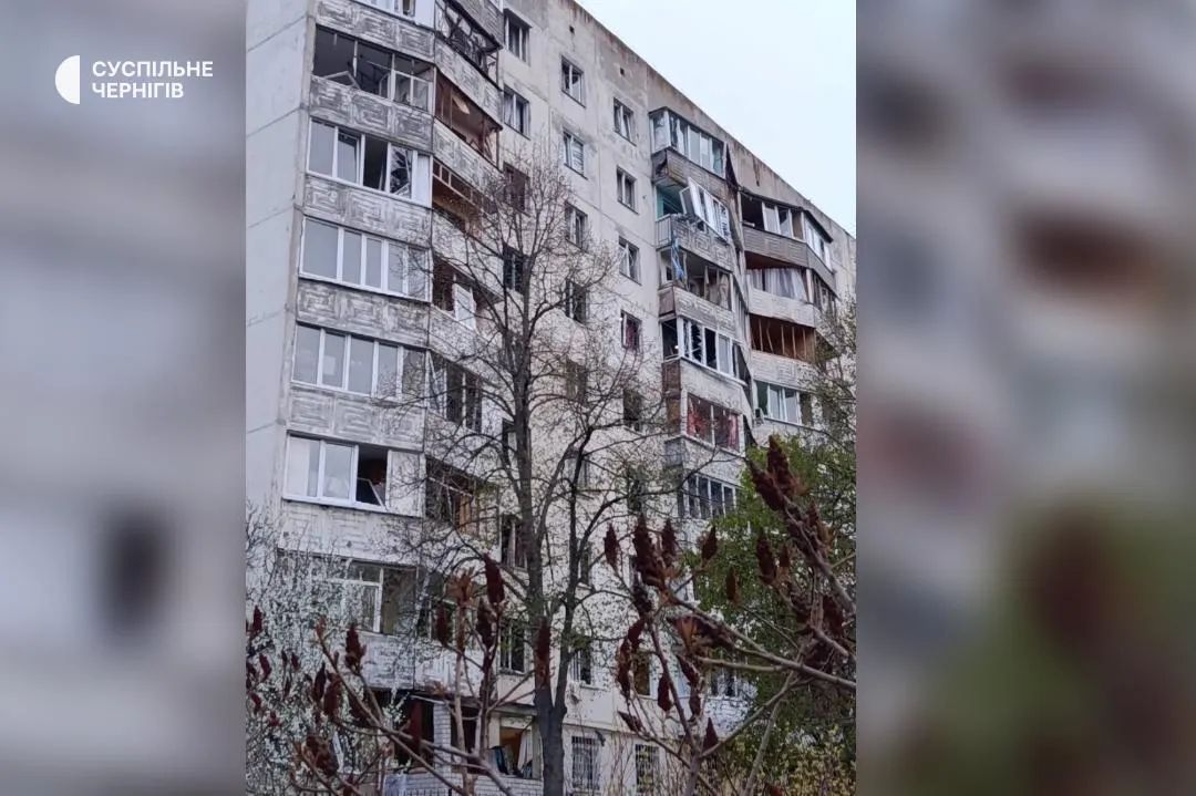 Чернигов был  под атакой врага: разгорелись пожары, "Шахед" взорвался возле многоэтажки