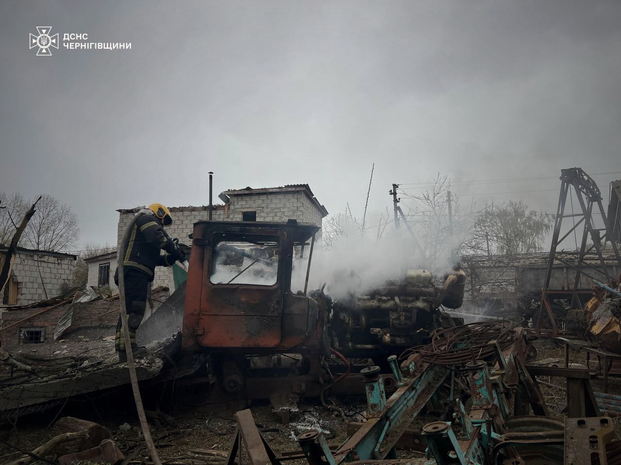 Чернигов был  под атакой врага: разгорелись пожары, "Шахед" взорвался возле многоэтажки