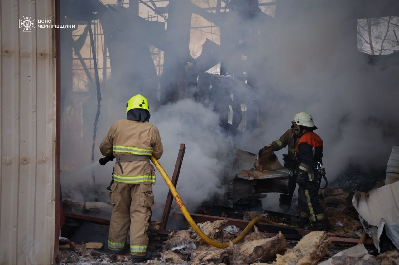 Чернигов был  под атакой врага: разгорелись пожары, "Шахед" взорвался возле многоэтажки