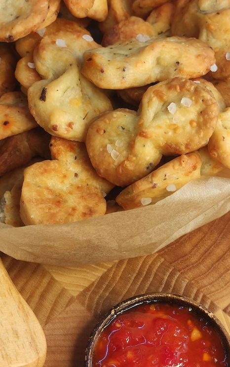 Хрусткий домашній крекер для дітей: як приготувати