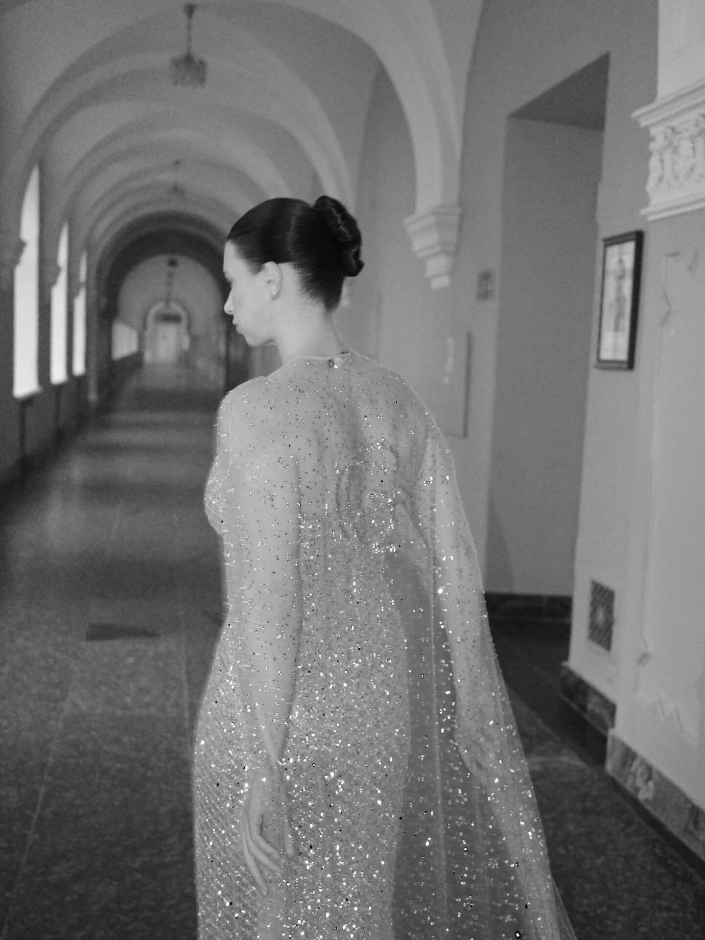 Дружина Усика вразила своїм декольте на фешн-показі в Києві. Фото