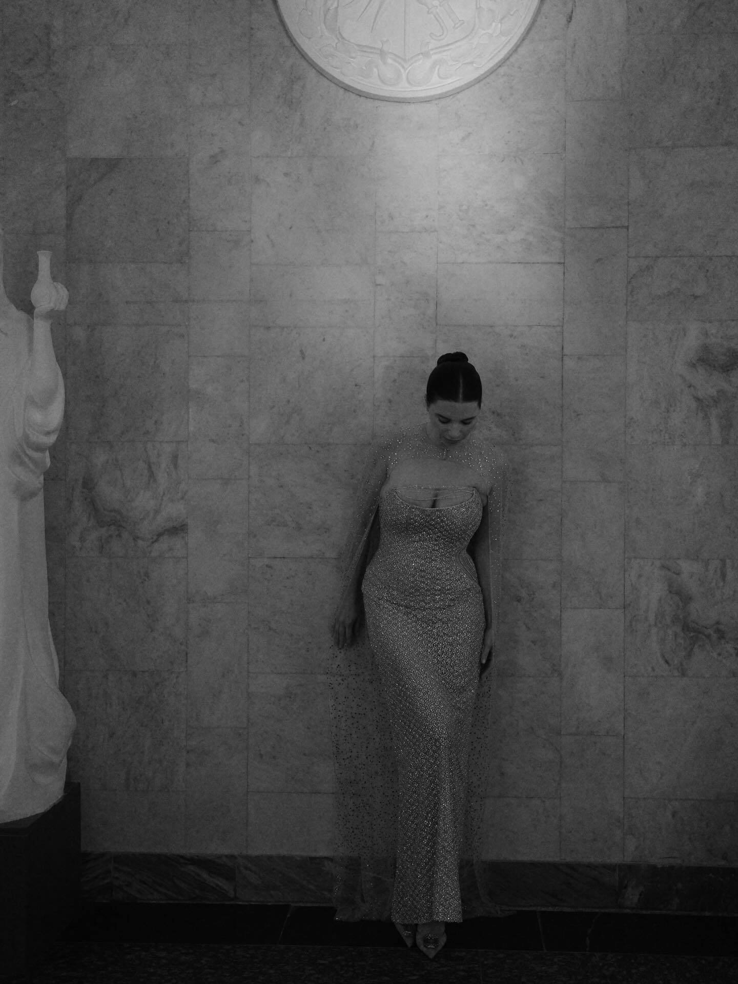 Дружина Усика вразила своїм декольте на фешн-показі в Києві. Фото