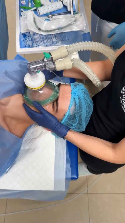 "Три роки жив на терапії і знеболювальних": Ніколас Карма переніс небезпечну для життя операцію на шиї. Відео