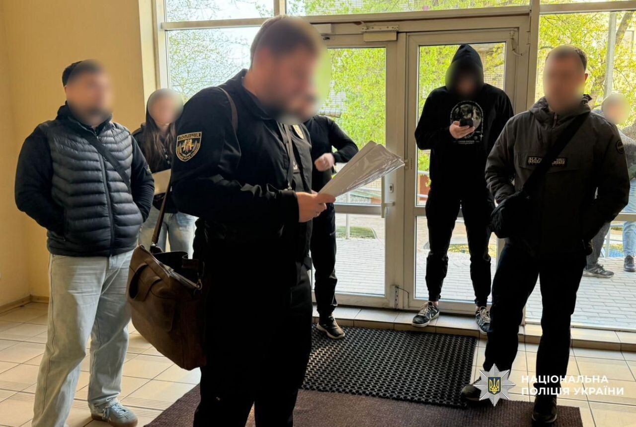 Кошти з контрактів перераховували на підприємство