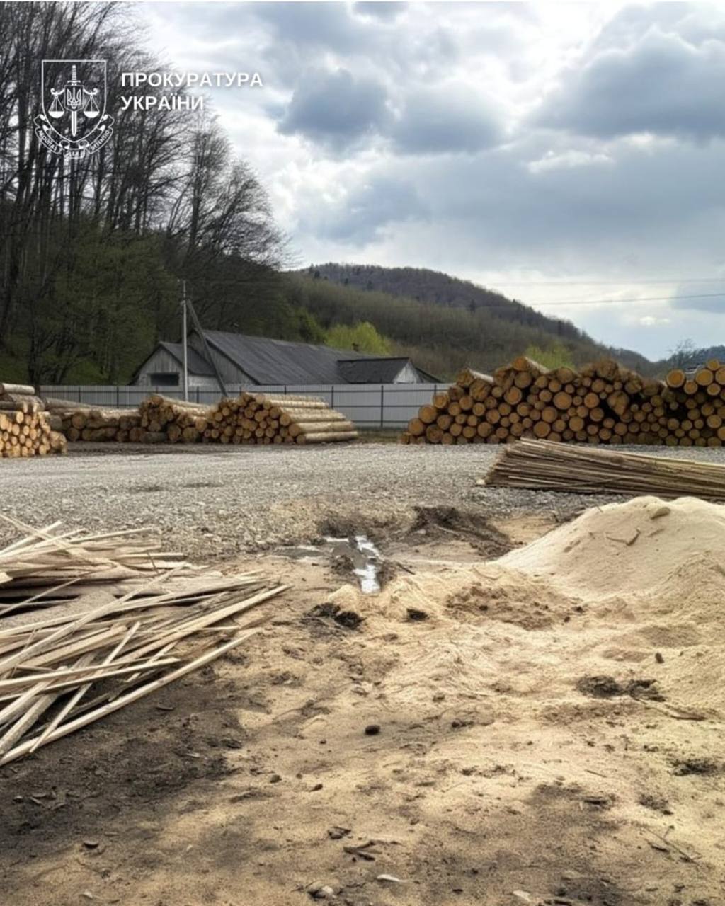 Було проведено 26 обшуків