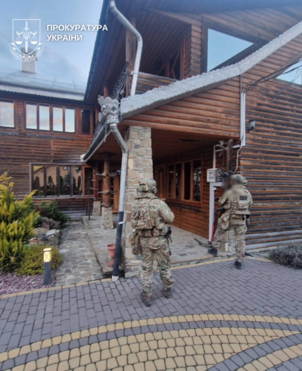 Хто брав участь у злочинній схемі