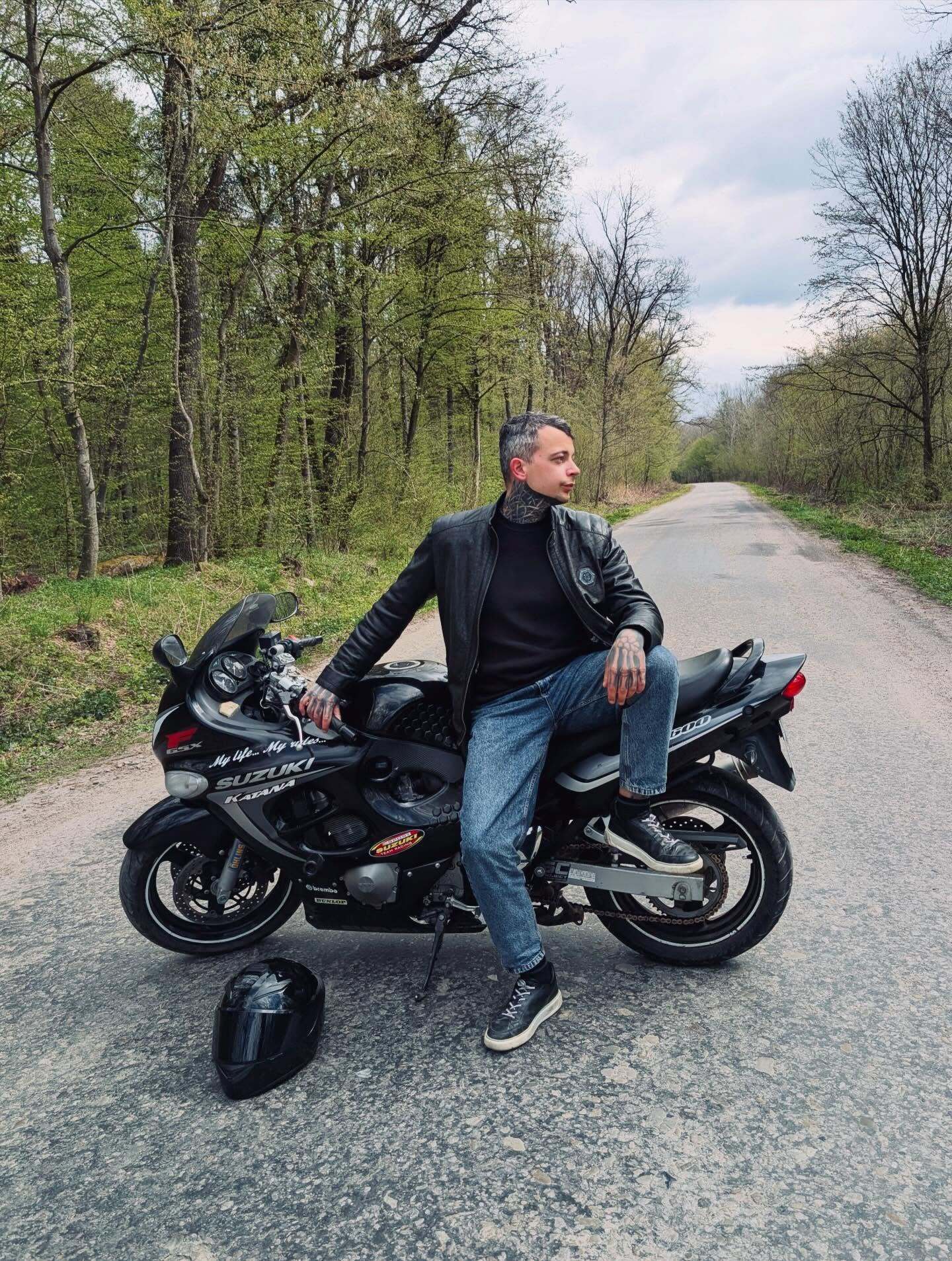 Українець побив світовий рекорд: медбрат, який працює з трупами, зробив 230 тату та став "живим скелетом". Вражаючі фото