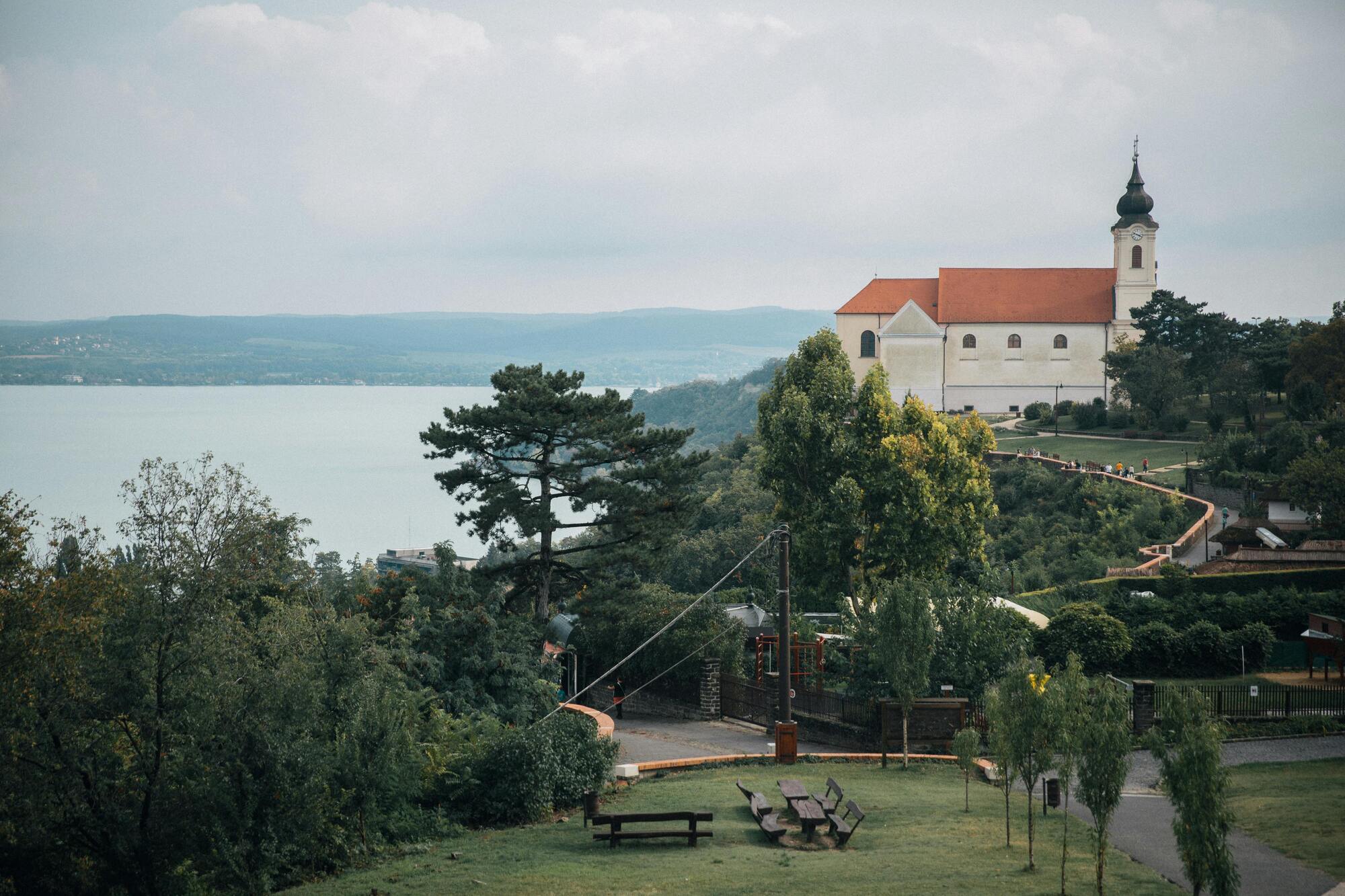 Чому Угорщина стала такою популярною серед туристів: чим вражає
