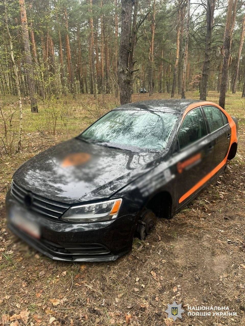 У Києві двоє студентів викрали прокатне авто, а потім розібрали його. Подробиці та фото
