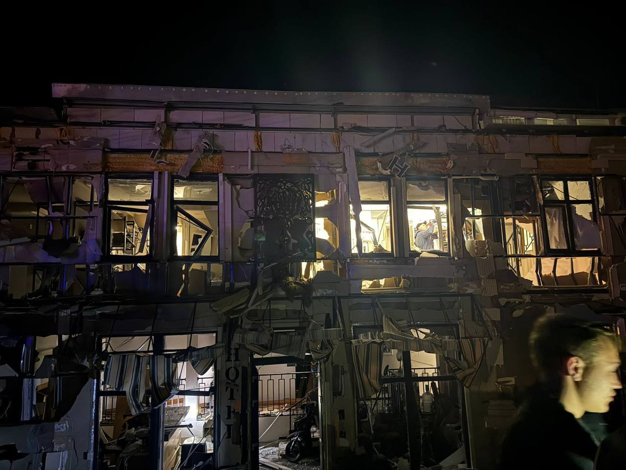 Росія дронами атакувала Одесу: 10 осіб постраждали, пошкоджено будинки й готель. Фото