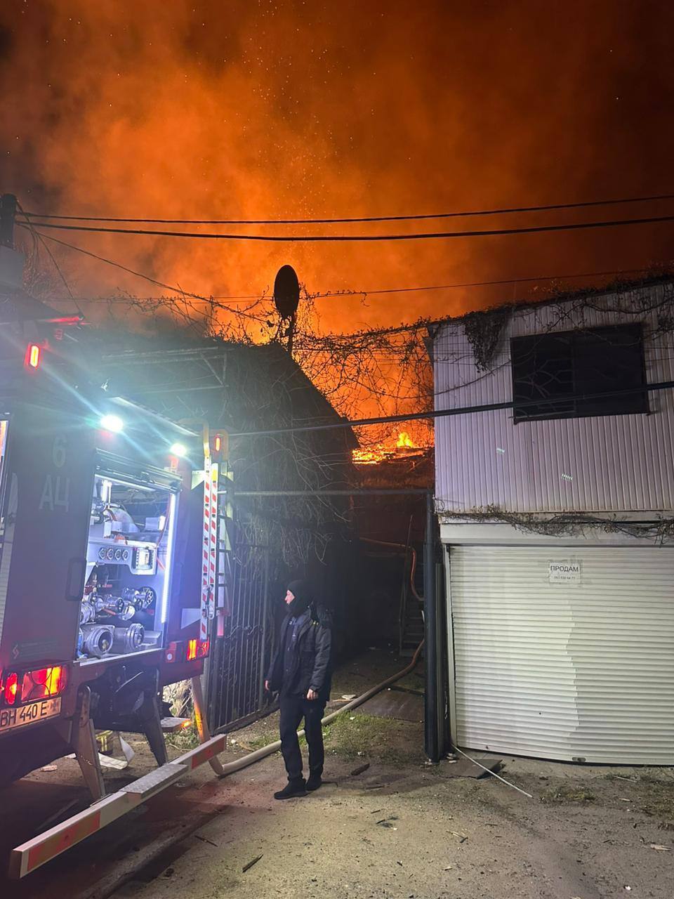 Росія дронами атакувала Одесу: 10 осіб постраждали, пошкоджено будинки й готель. Фото