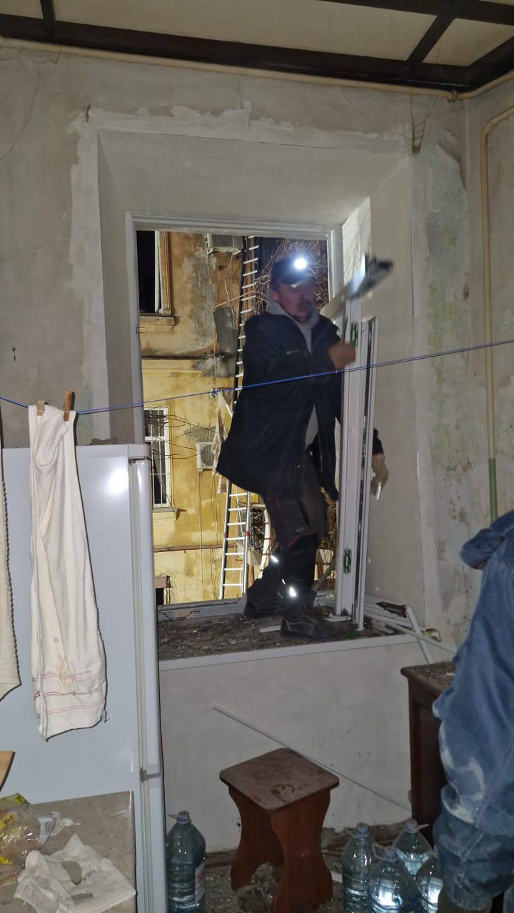 Росія дронами атакувала Одесу: 10 осіб постраждали, пошкоджено будинки й готель. Фото