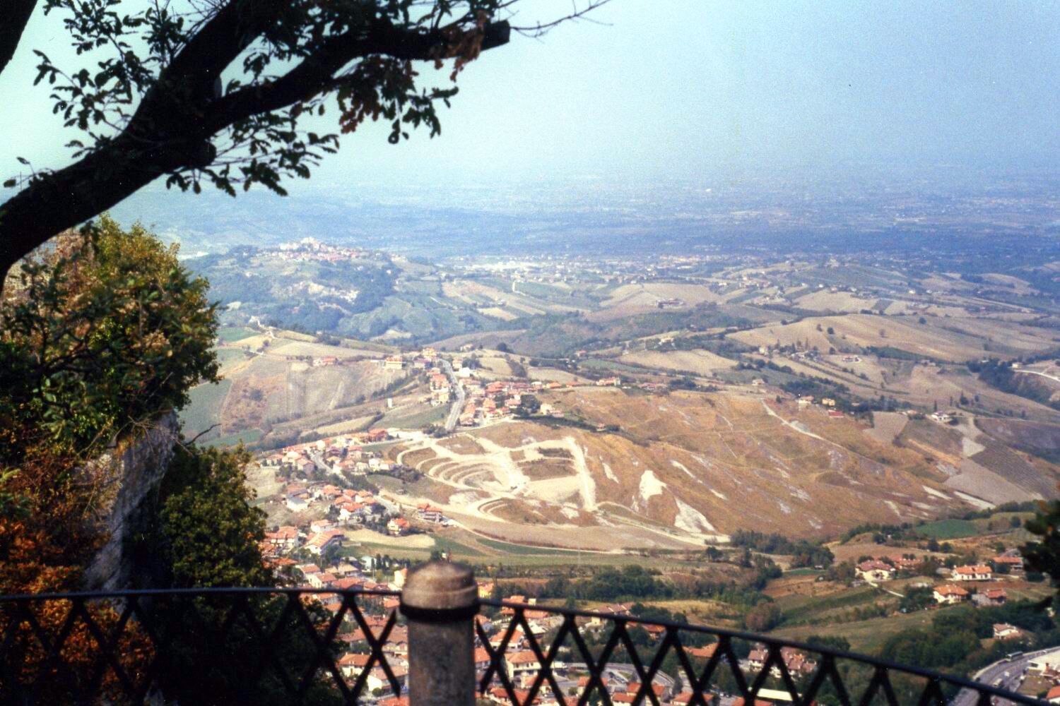 Крошечная страна в Европе похожа на Италию, однако без толп: где расположена