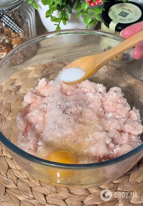 Соковиті курячі котлети з моцарелою: як приготувати