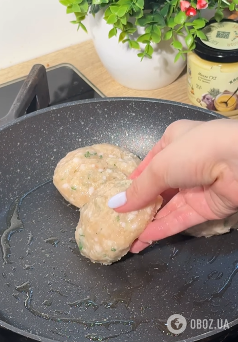 Соковиті курячі котлети з моцарелою: як приготувати