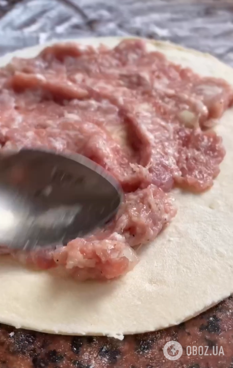 Хрустящие домашние чебуреки из теста на кипяченой воде: как приготовить