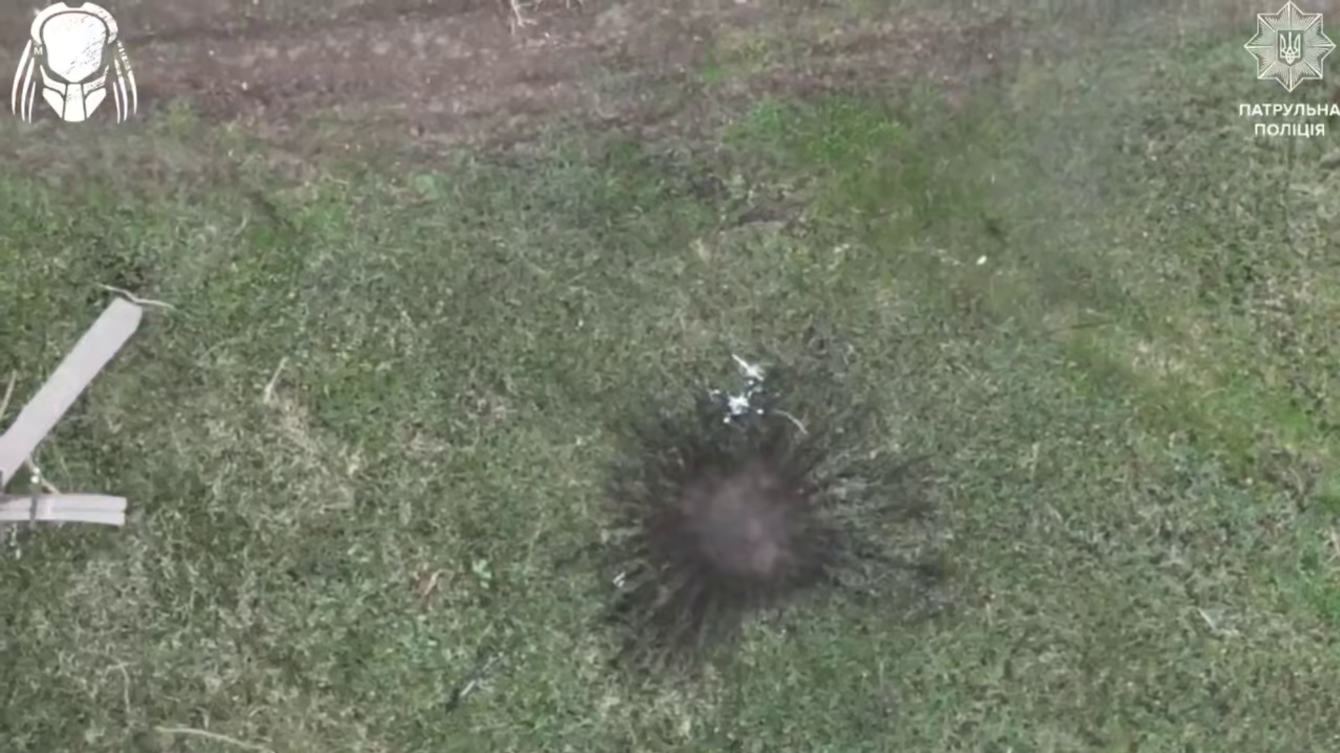 Обнаружили и точными сбросами ликвидировали: в бригаде "Хищник" показали уничтожение вражеских "ждунов" с воздуха. Видео