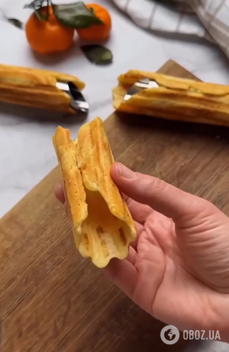 Вместо бутербродов: как приготовить вкусные сырные трубочки с красной рыбой