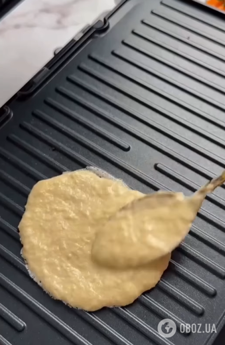 Вместо бутербродов: как приготовить вкусные сырные трубочки с красной рыбой