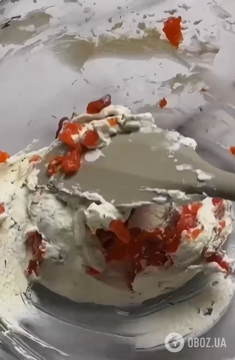 Вместо бутербродов: как приготовить вкусные сырные трубочки с красной рыбой