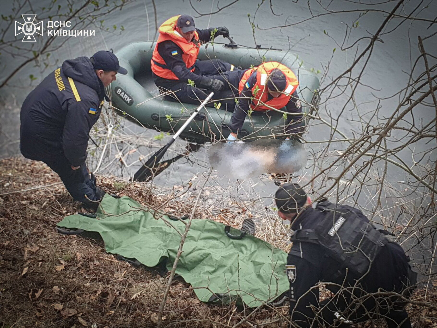 На Київщині у водоймі виявили тіло молодої жінки. Подробиці трагедії та фото