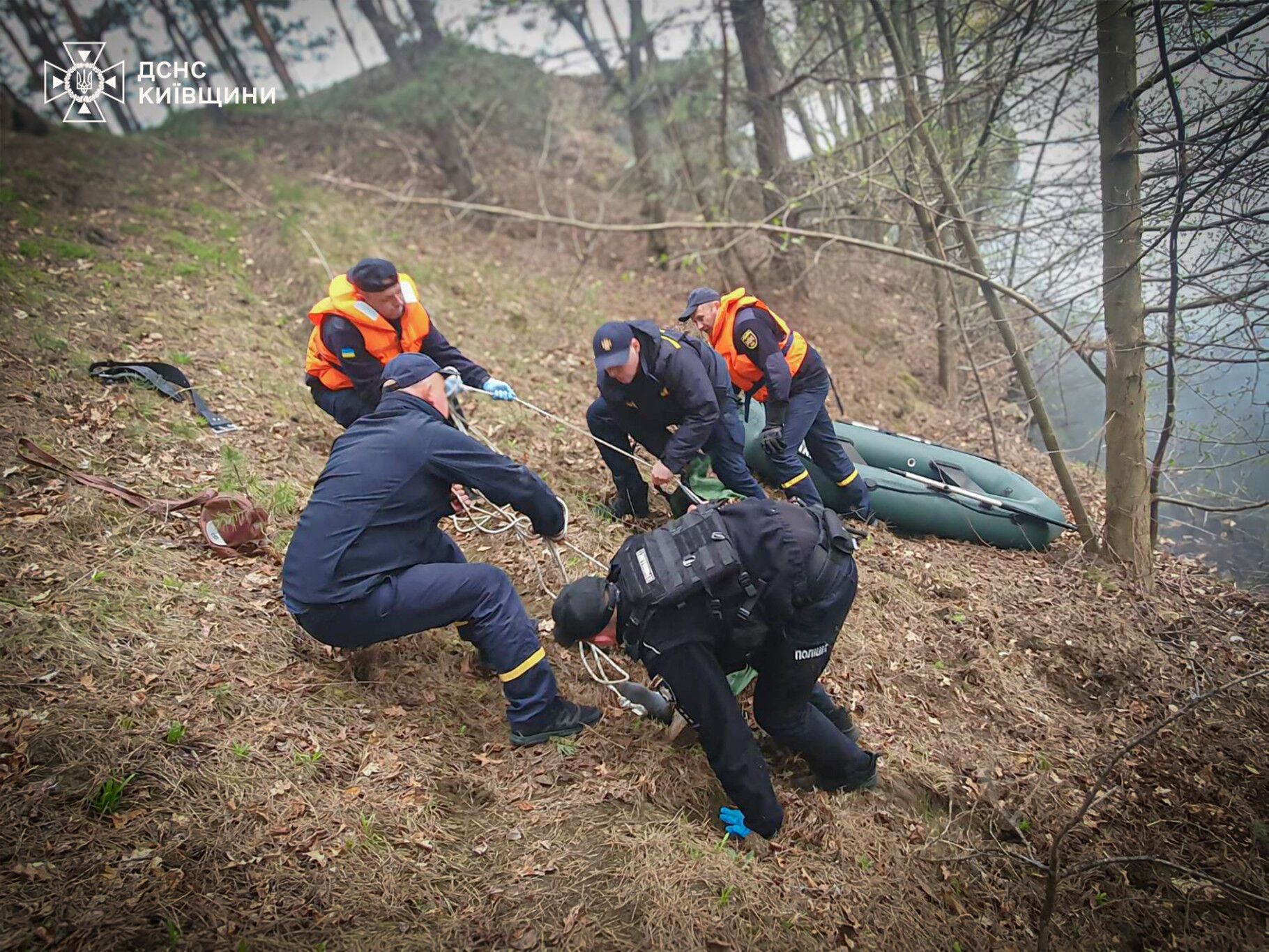 На Київщині у водоймі виявили тіло молодої жінки. Подробиці трагедії та фото