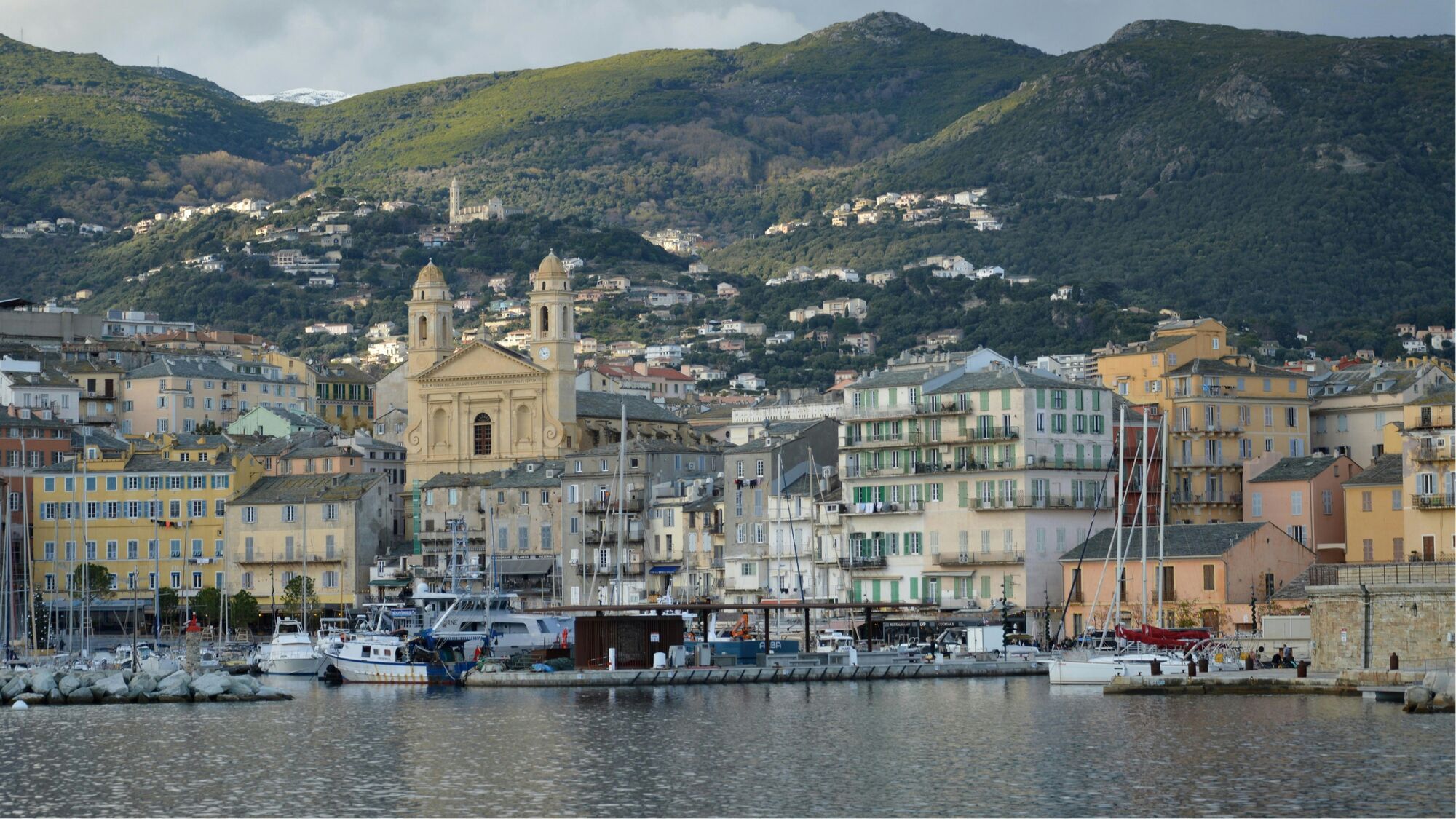 Забудьте про Париж: 5 малолюдних, але не менш захопливих напрямків у Франції