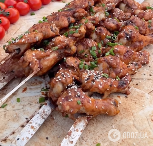 Шашлик із курячих крилець у глазурі: м'ясо вийде дуже соковитим