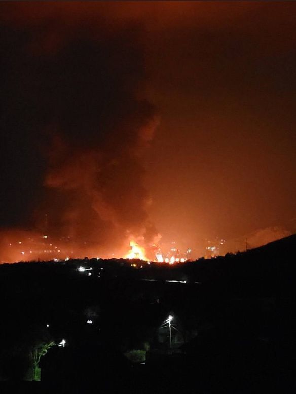 Дроны снова атаковали НПЗ в Туапсе: вспыхнули пожары. Фото и видео