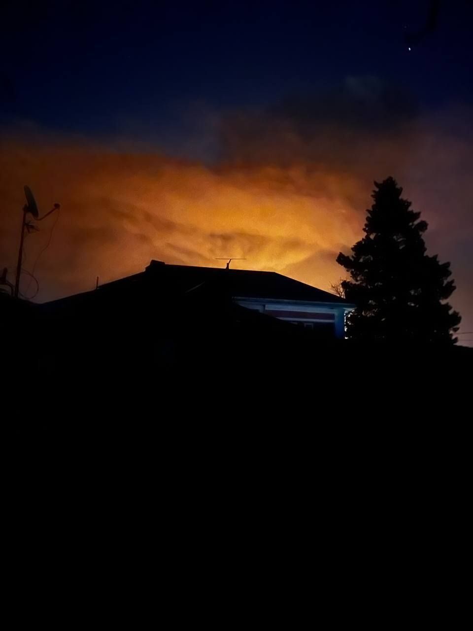 Дроны снова атаковали НПЗ в Туапсе: вспыхнули пожары. Фото и видео