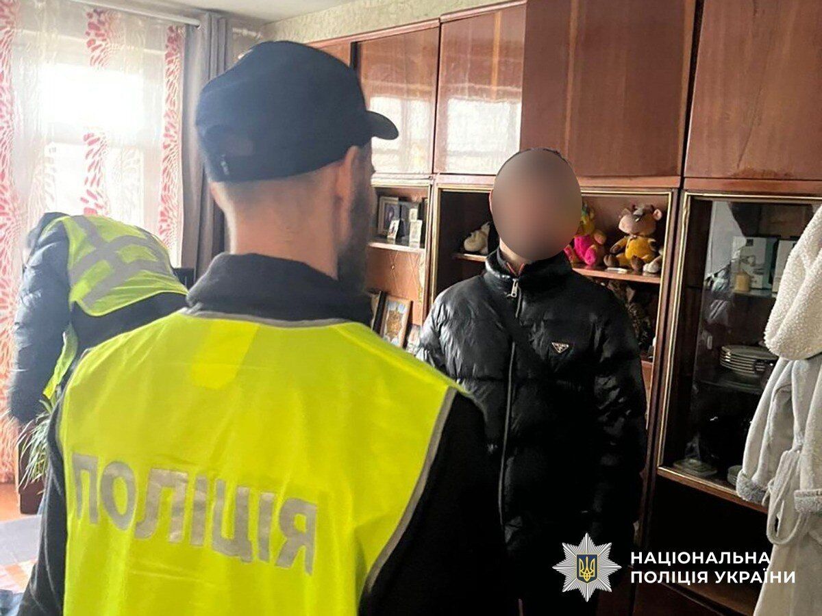 Правоохоронці провели обшуки в приміщеннях