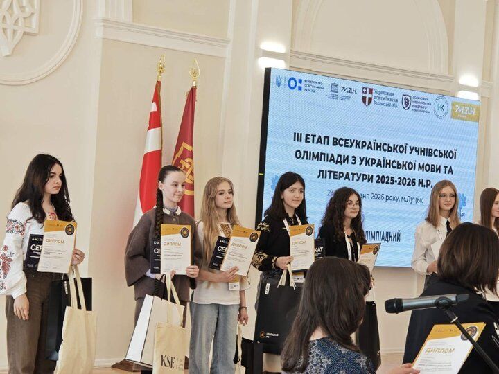 Окупанти забороняли вчити українську мову, а вона двічі виграла олімпіаду: історія Софії Губи з Макіївки, яка стала ученицею 2026 року в Івано-Франківську